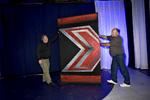 FASTTØMRET. DR ligger under for et fast, udenlandsk format af X Factor og kan derfor ikke ændre på meget. Læg alligevel mærke til de nye blå nuancer, der bryder den karakteristiske røde X Factor-grundfarve i aftenens syvende sæson af talentprogrammet, der bliver vist på DR1 kl. 20.00. 