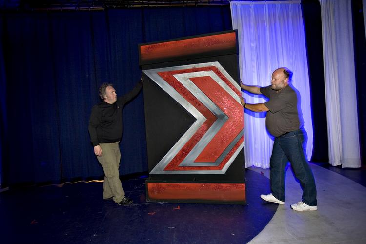 FASTTØMRET. DR ligger under for et fast, udenlandsk format af X Factor og kan derfor ikke ændre på meget. Læg alligevel mærke til de nye blå nuancer, der bryder den karakteristiske røde X Factor-grundfarve i aftenens syvende sæson af talentprogrammet, der bliver vist på DR1 kl. 20.00. 