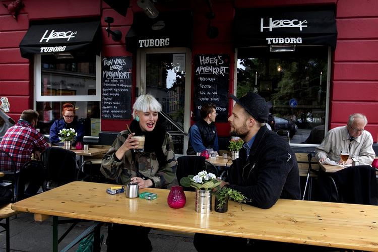 Image. Pernille Stensgaard skriver bedst, når hun beskriver Vesterbro og Nørrebro, der kæmper en indbyrdes kamp om at være byens fedeste kvarter. 