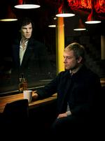 Genopstandelse. Lars Mikkelsen spiller skurk i første afsnit af 3. sæson af BBC's serie 'Sherlock', der sendes på DR 3 i aften. Her ses Benedict Cumberbatch som Sherlock Holmes og siddende Martin Freeman som John Watson. 