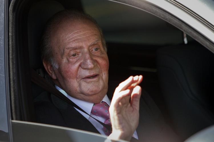 Upopulær. 62 procent spaniere mener, at den skandaleombruste kong Juan Carlos bør træde tilbage, og under halvdelen støtter monarkiet. 