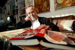 Dødsfald. Da Mogens E. Pedersen tiltrådte som chefredaktør på Se og Hør i 1970, var oplaget på 120.000. Da han stoppede i 1997, var oplaget på 340.000 eksemplarer. - Foto: 