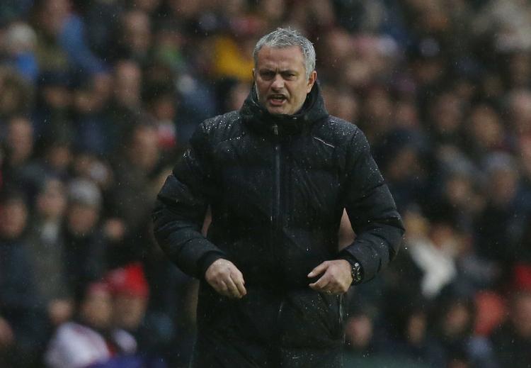Opråb. Mourinho er glad for at arbejde i England, men ærgrer sig over, at der ikek er plads til mange af de dygtige lokale. 