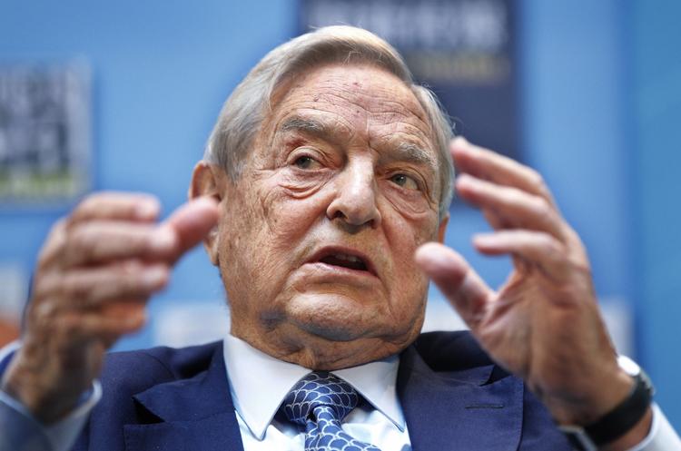 spekulant. George Soros er god for 109 milliarder kroner. Penge, han blandt andet har tjent på at spekulere i det britiske pund, som blev devalueret i 1992. 