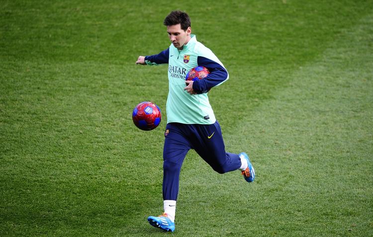 Klar. Efter en måneds rekreation og restitutionstræning hjemme i Argentina vendte Lionel Messi i fredags tilbage til træningsbanen i Barcelona. 