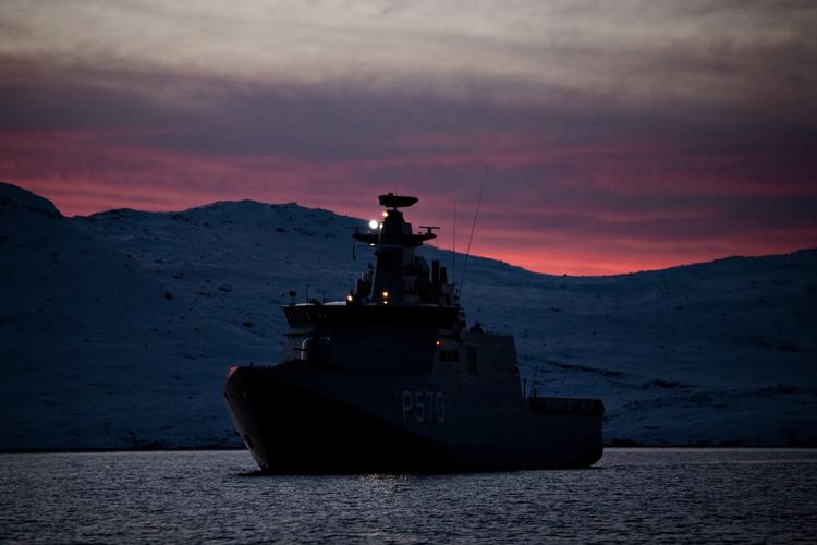 Konfliktzone. Klimaforandringerne kan  gøre Arktis til en af fremtidens konfliktzoner. Her er det flådens inspektionsskib Knud Rasmussen der patruljerer i Grønlands farvande. 