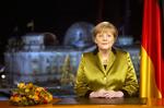Nytår. Angela Merkel holdt forleden sin årlige nytårstale.Kun de nærmeste vidste, at kansleren få dage tidligere var kommet til skade på ski. 