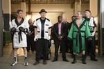 Showdown. Sylvester Stallone og Robert De Niro giver den som gnavne gamle boksere i filmen 'Tilbage i ringen'. Det skulle de ikke have gjort, lyder dommen fra de amerikanske anmeldere. 