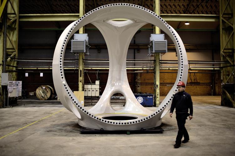 OVERRASKELSE. Vindmølleselskabet offentliggør efter planen sin årsrapport for 2013 4. februar 2014. Her er det virksomhedens fabrik på det tidligere værft Lindø, der er fotograferet. 