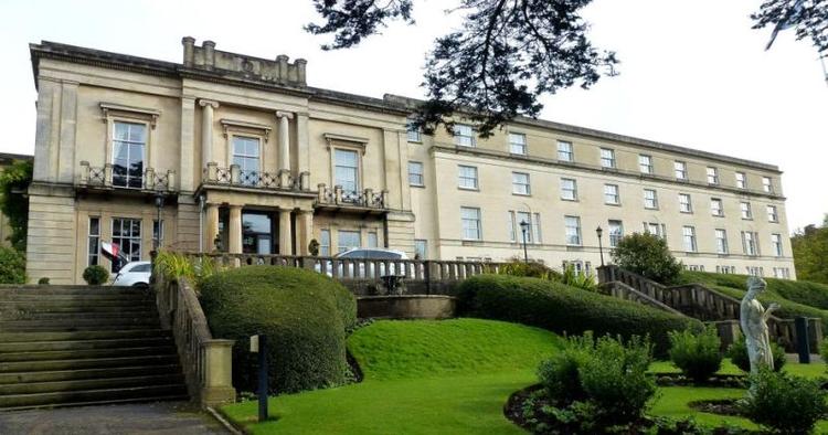 herskabelig. Både Winston Churchill og prinsesse Diana har opholdt sig på hotellet, som har tre bryllupssuiter. 