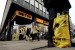 Aktiesalg. Mærsk har netop offentliggjort, at de sælger nogle af deres aktier i den danske detailgigant Dansk Supermarked. 