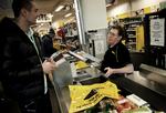 Solgt. Mærsk har solgt størstedelen af Dansk Supermarked, som blandt andet Netto er en del af til Salling-koncernen. Dansk Supermarked har været en del af Mærsk-koncernen siden 1964. 