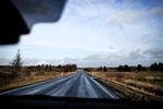 Der er nok af asfalt i Danmark. Godt 74.000 kilometer, hvis man lægger vejene i forlængelse af hinanden. Her er vi på vej til Fjerritslev i Nordjylland. 
