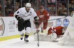 Veteran. Finnen (tv) har scoret 4 gange og lavet 9 assist i denne sæson for Anaheim. 