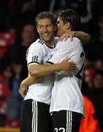 Jubel. Thomas Hitzlsperger spillede sin 52. og sidste landskamp i Parken mod Danmark i august 2010. Her gratulerer han Mario Gomez med 1-0-scoringen i 2-2-kampen. 