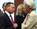 krav. Yannis Stournaras i samtale med chefen for Den Internationale Valutafond, IMF, Christine Lagarde, som har stillet barske krav til den græske finansminister. 