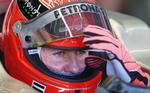 Fighter. »Vi ved alle, at Michael er en fighter, og at han ikke giver op«, skrev Michael Schumachers familie forleden på den syvdobbelte Formel 1-verdensmesters hjemmeside. Michael Schumacher ligger på hospitalet, hvor han er blevet lagt i kunstigt koma efter at være styrtet på ski i de franske alper 29. december. 