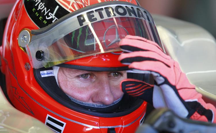 Fighter. »Vi ved alle, at Michael er en fighter, og at han ikke giver op«, skrev Michael Schumachers familie forleden på den syvdobbelte Formel 1-verdensmesters hjemmeside. Michael Schumacher ligger på hospitalet, hvor han er blevet lagt i kunstigt koma efter at være styrtet på ski i de franske alper 29. december. 
