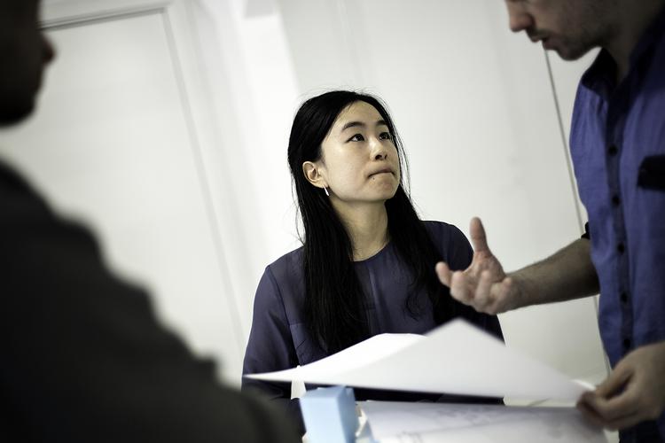 Praktik. Både eksperter og politikere er helt enige om, at det skal undersøges hvor mange der arbejder gratis, eller til en meget ringe løn. Billedet er et arkivfoto, og personen på billedet arbejder ikke nødvendigvis gratis. 