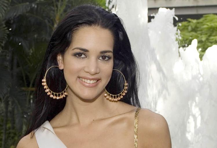 Dræbt. Monica Spear, der i 2004 blev kåret som Venezuelas smukkeste kvinde,og hendes mand blev dræbt i et brutalt røveri, efter at deres bil var brudt sammen på en motorvej. 