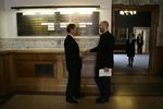 JOBSKIFTE. Christian Hüttemeier (th) skal i fremtiden være manden, som skal hjælpe Lars Løkke Rasmussen (V) med at navigere i presselandskabet. 