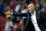 fremgang. FCK's cheftræner, Ståle Solbakken, er ved at gøre spillerne klar til hård fight på dårlige baner i foråret. 
