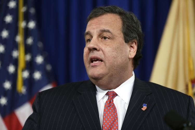 Omstridt. Guvernør Chris Christie har fyret sin seniorådgiver og undskyldt til indbyggerne i New Jersey. 