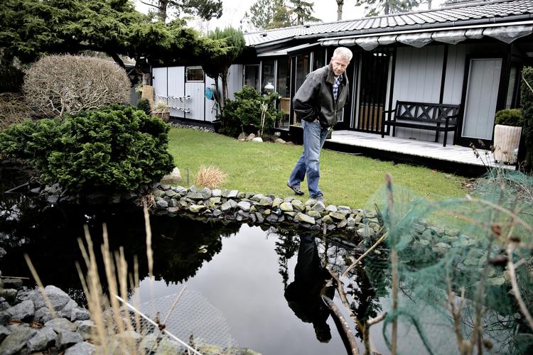 boligejere. Efterlønner Jan Jeppesen og hans pensionerede mand kunne ikke få godkendt et lån i deres bolig. 