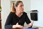 ok. Flere og flere dansk-udenlandske par bliver familiesammenført i Danmark. Tallet er det højeste i 11 år. Justitsminister Karen Hækkerup (S) mener, at antallet vil falde de kommende år. 