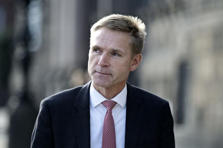 Skeptisk. Dansk Folkeparti truer med at forhindre salget af en del af energiselskabet Dong Energy til den amerikanske investeringsbank Goldman Sachs, skriver Information. Partiets formand, Kristian Thulesen Dahl, mener, at Danmarks aftale med Goldman Sachs er for dårlig. - Foto: 