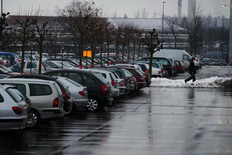 betaling. En ny app til smartphones sørger for at betalingen altid er foretaget, når man parkerer på en plads, der har en aftale med firmaet bag appen. 