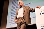 landmandsfan. Jim Rogers er kendt for at gå imod  strømmen. Således har han foreslået studerende at droppe ud og blive landmænd i stedet. 