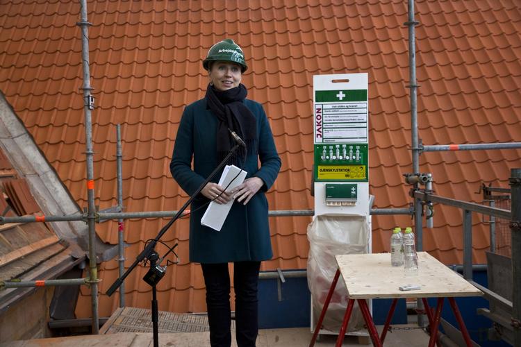 ULYKKE. Mette Frederiksen præsenterede i dag 50 tiltag, der skal nedbringe antallet af arbejdsulykker inden for byggeriet. Det omfatter blandt andet en hotline til rådgivere og en videokampagne rettet mod unge. 