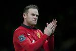 chelsea? Manchester Uniteds Wayne Rooney er sendt på ferie i et varmt land, mens han er skadet og klubben er i spillemæssig krise. 