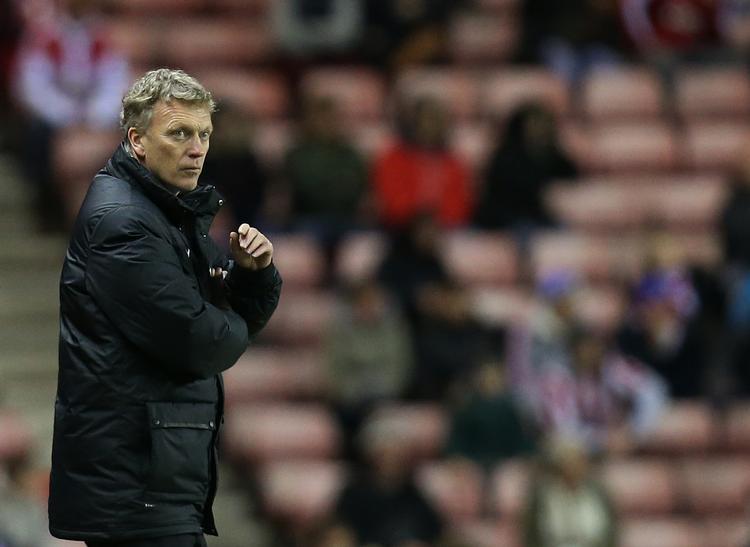 sviner. Manchester Uniteds manager David Moyes er under pres. Og det går nu også ud over dommerne. 