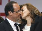 Dameven. Francois Hollande har dannet par med journalisten Valerie Trierweiler i de seneste år. Han raser i dag over beskyldninger om, at han er hende utro. 