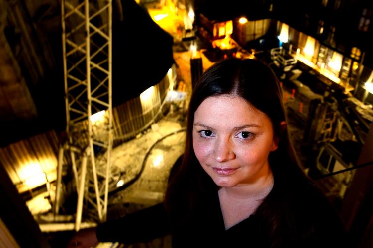 Byggelarm. Ph.d.-studerende Christine Hansen bor midt på metrobyggepladsen ved Marmorkirken og kan ikke være i hendes lejlighed mellem klokken 7 og 18. 