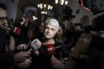PRESSET. Beskyldningerne om urent trav fortsætter med at hagle ned over SF's formand, socialminister Annette Vilhelmsen. 
