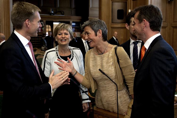DUEL. Dansk Folkepartis formand, Kristian Thulesen Dahl (tv), og de radikales ditto, Margrethe Vestager, mødes i dag i duel til Det Radikale Venstres nytårsstævne. 