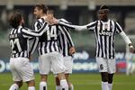 1-1. Efter en føring til Cagliari kom Juventus tilbage, først med en udligning af Fernando Llorente. 