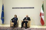 Enighed. Der er nye toner mellem Vesten og Iran. Nu lader det til, at en atomaftale er ved at falde på plads. Her ses Catheringe Ashton med den iranske udenrigsminister Mohammad Javad Zarif, da parterne mødtes i november. 