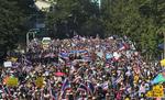 Demo. Der er mange mennesker på gaden i Bangkok, men byen er ikke blevet lammet som varslet af demonstranterne på forhånd. 