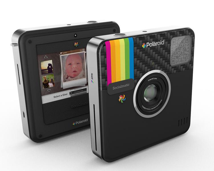 RETROFOTO. Polaroid-kameraerne, der printer billedet med det samme, er ikke uddødt endnu. Men nu laver Polaroid også tv'er, tablets og mobiltelefoner. (pr-foto) 