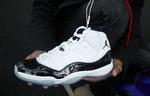 Sneakers. Den voldsdømte alfons var iført et par Nike-sko fra firmaets populære basket-linje, Air Jordan, som opstod i 1985 i samarbejde med den tidligere NBA-stjerne Michael Jordan. 