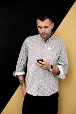 Kontrol. Wood Woods Karl-Oskar Olsen kunne godt tænke sig at have styr på, hvordan hans produkter brandes. Det sendte ham ud i en mediestorm. 