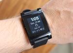 SMARTUR. Kickstarter-projektet Pebble (bill.) er blevet en stor succes indenfor smarture, og det har sat gang i en lettere smartur-mani i gadgetverdenen. Og det er de små producenter, fremfor tunge drenge som Samsung og Sony, der fører an lige nu. (Foto: Morten Bay) 