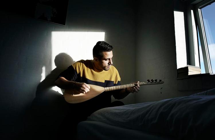 Risiko. Ahmet Günes har både haft travlt med uddannelse og har haft svært ved at lukke nogen ind »i hjertet«. Det har været med til at sætte ægteskabstankerne på hold, fortæller han. 