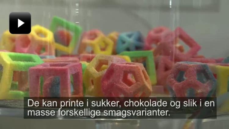 farvet. To nye 3D-printerere blev vist frem på forbrugerelektronikmessen i Las Vegas. De kan printe slik i alle mulige former, og vil man også have alle mulige farver som en mulighed, må man slippe 10.000 dollars. 