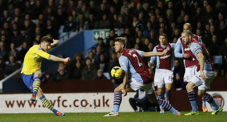 Mandagskamp. Arsenals Oliver Giroud scorer mod Aston Villa. 