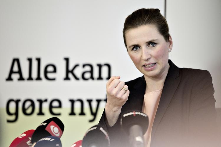 Snobberi. Det er da jobsnobberi uden lige når I mener, at I selv er værdige til en tårnhøj ministerhyre med eftervederlag og frynsepension, mens at mennesker, der rydder op på stranden og samler hundelortene op efter jer skal spises af med 30 eller 60 kr. i timen, skriver Pelle Dragsted. 